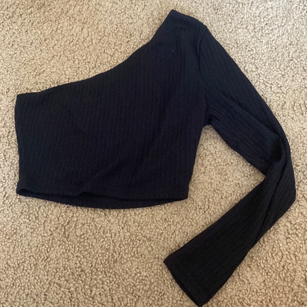 Black one sleeved crop top
